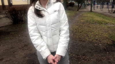 Onye ọbịa maka ego ahụ riri na iberibe. Russian Amateur. Site n'ikwu okwu.