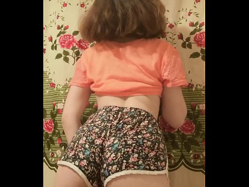 ❤️ Nwa ọhụrụ sexy na-eyipụ uwe mkpirisi ya na igwefoto na anyị%ig.28films.ru ❌️❤